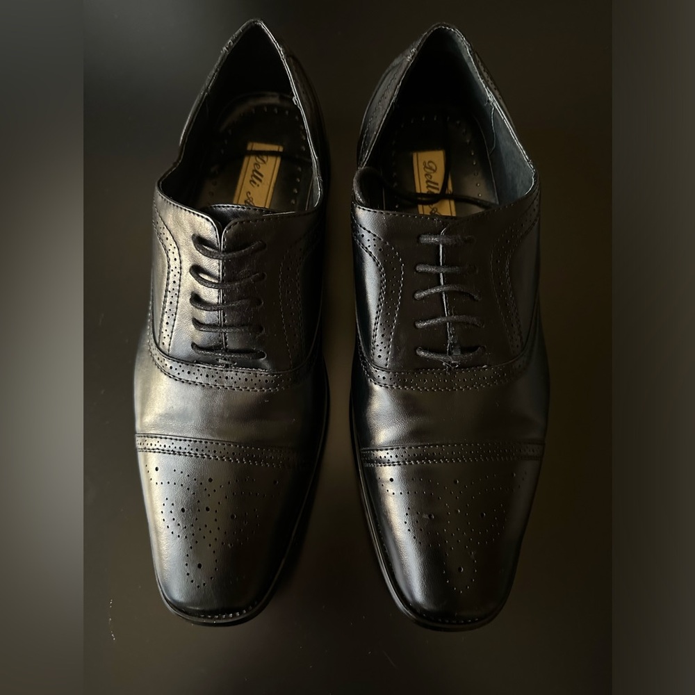 Men’s black leather dress shoes size 8
